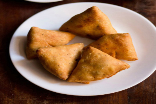 Punjabi samosa - A recipe by wefacecook.com