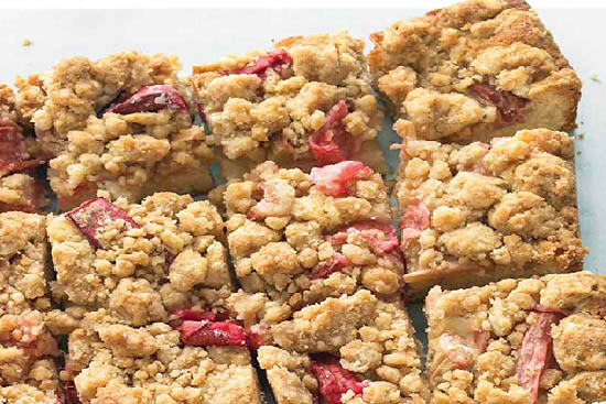 Rhubarb crumb bars - A recipe by wefacecook.com