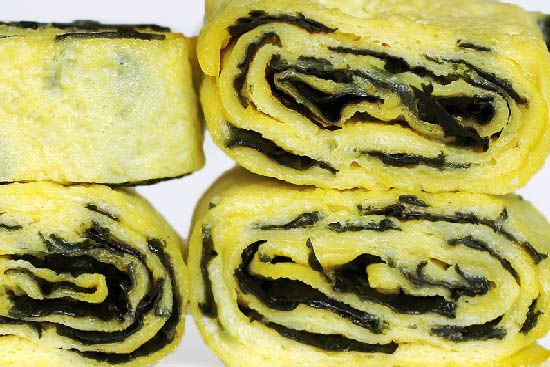 Tamagoyaki - japanese rolled omelette 