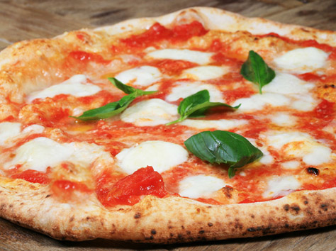 Neapolitan pizza for a home kitchen 