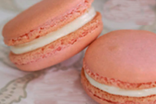 Rose macarons - A recipe by wefacecook.com