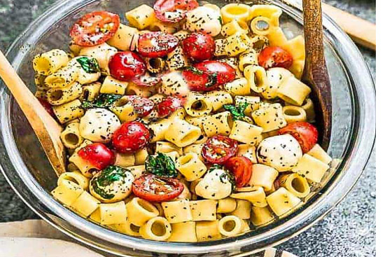 Caprese pasta salad - A recipe by wefacecook.com