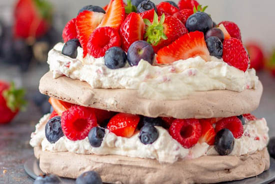 Meringue pavlova - A recipe by wefacecook.com