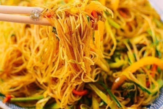 Singapore noodles - A recipe by wefacecook.com