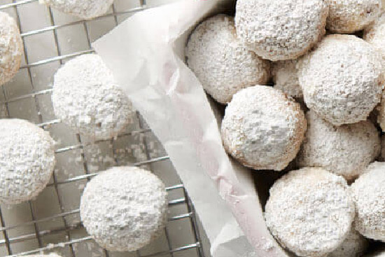 Walnut white chocolate snowball cookies - A recipe by wefacecook.com