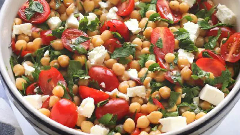 Chickpea salad - A recipe by wefacecook.com