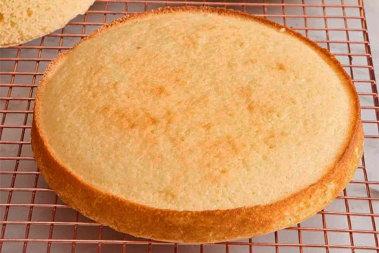 Yellow cake - A recipe by wefacecook.com